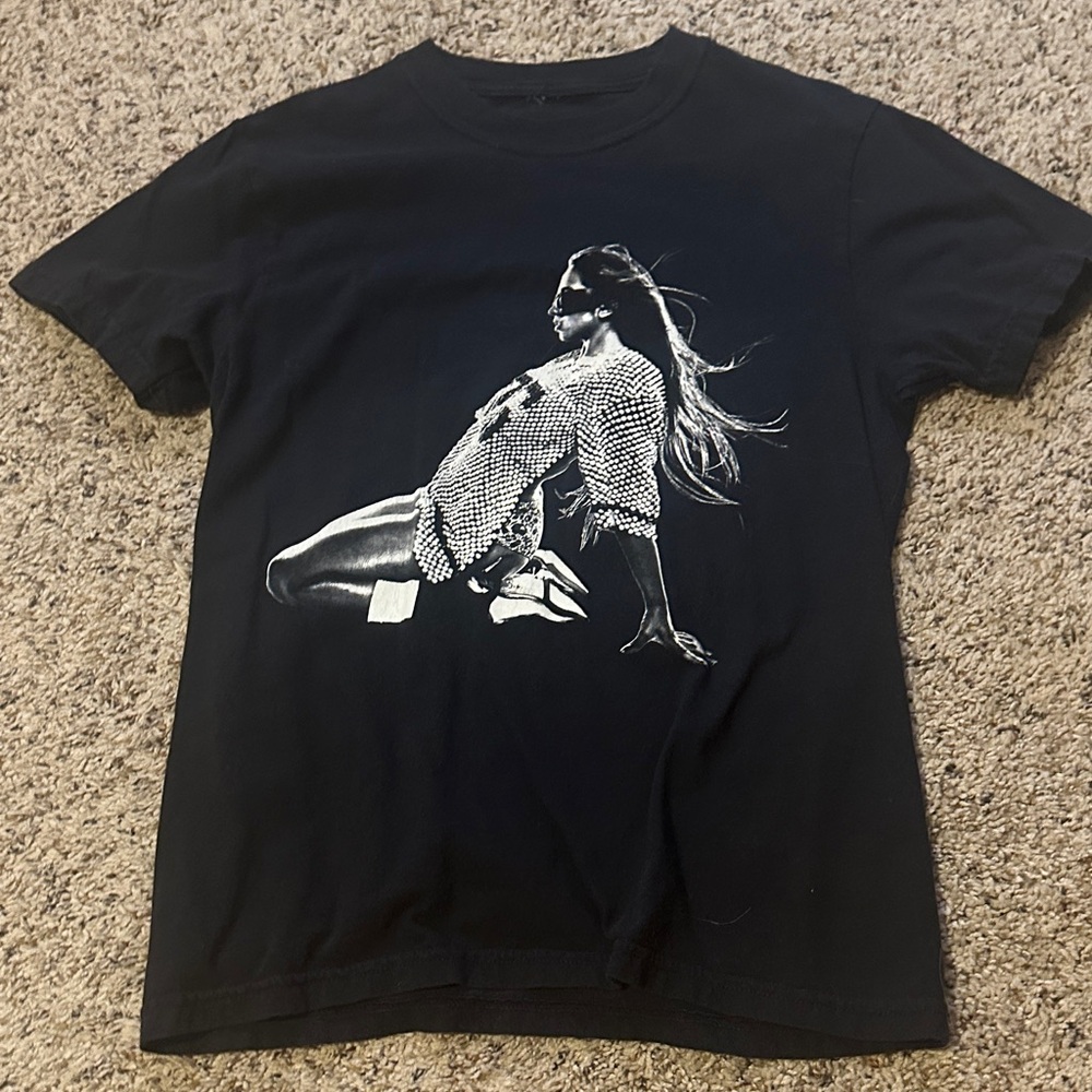 Tate Mcrae world tour t-shirt
